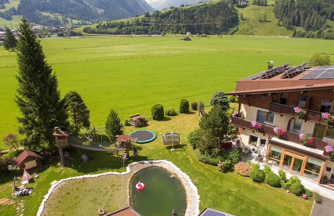 Simone'S Platzerl - Inklusive Taeglichem Freien Eintritt Tauern Spa - Nur 5 Gehminuten, Sommerkarte, Privatem Garten Mit Schwimmteich, Grill Und Saunabereich-1
