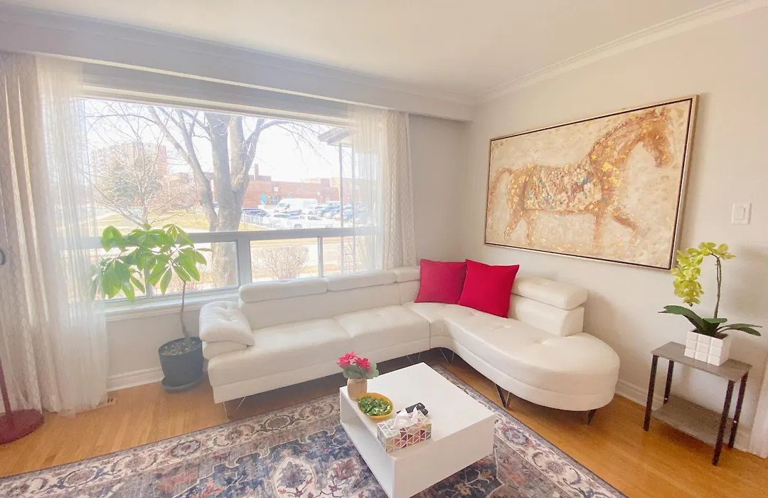 Sunny House - Main Floor, Free Parking, In Toronto-1