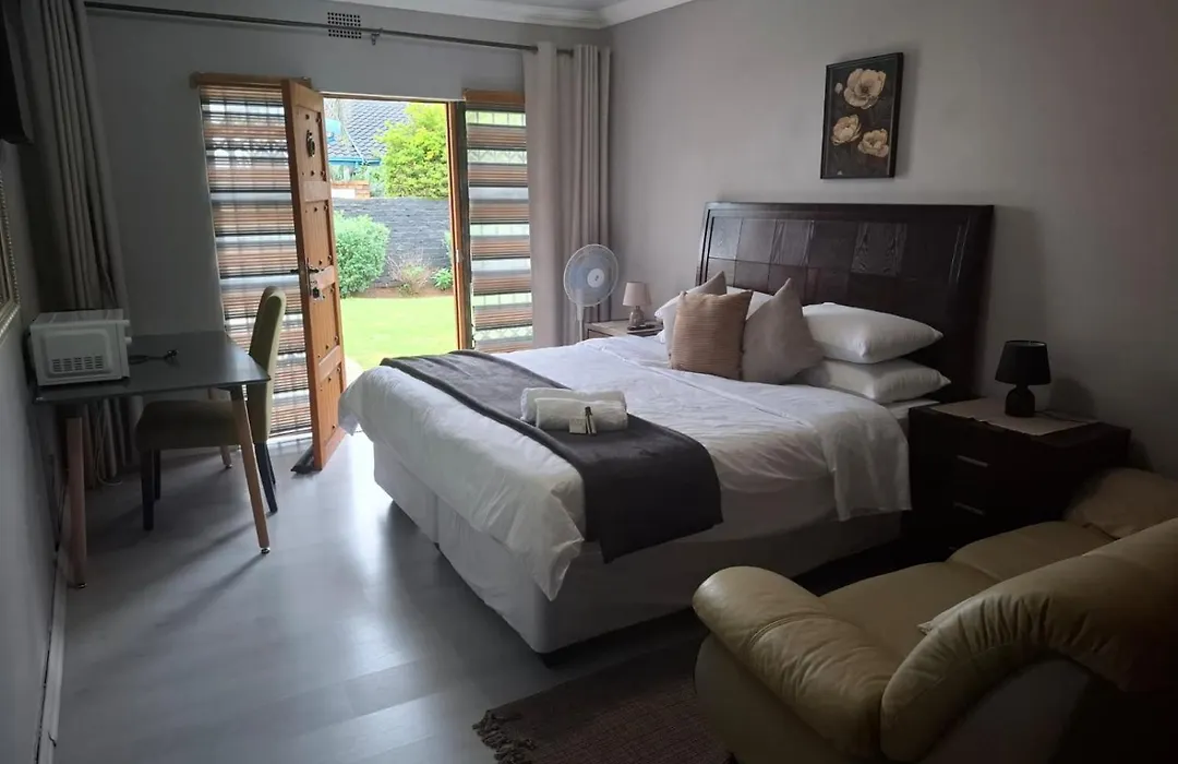 Retro Guesthouse-1
