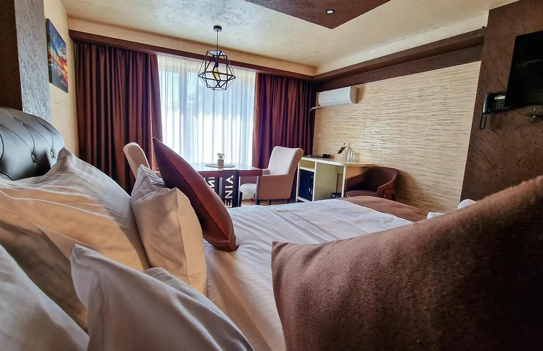 Avenia Restaurant & Apartments-1