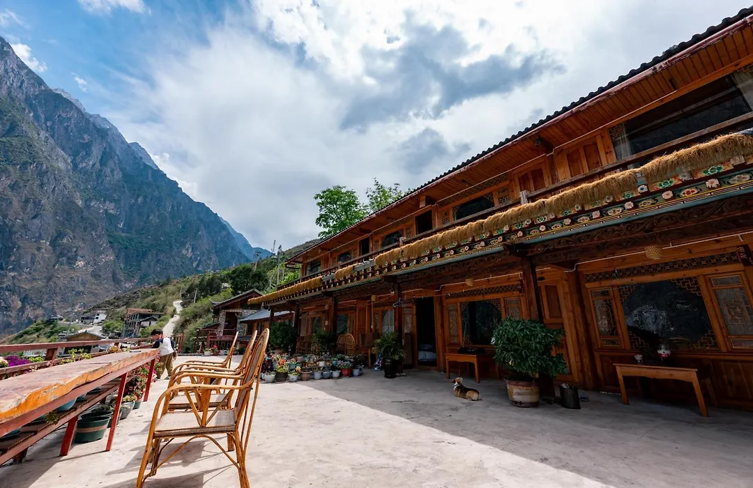 Tibet Guest House 虎跳峡卓玛客栈-1