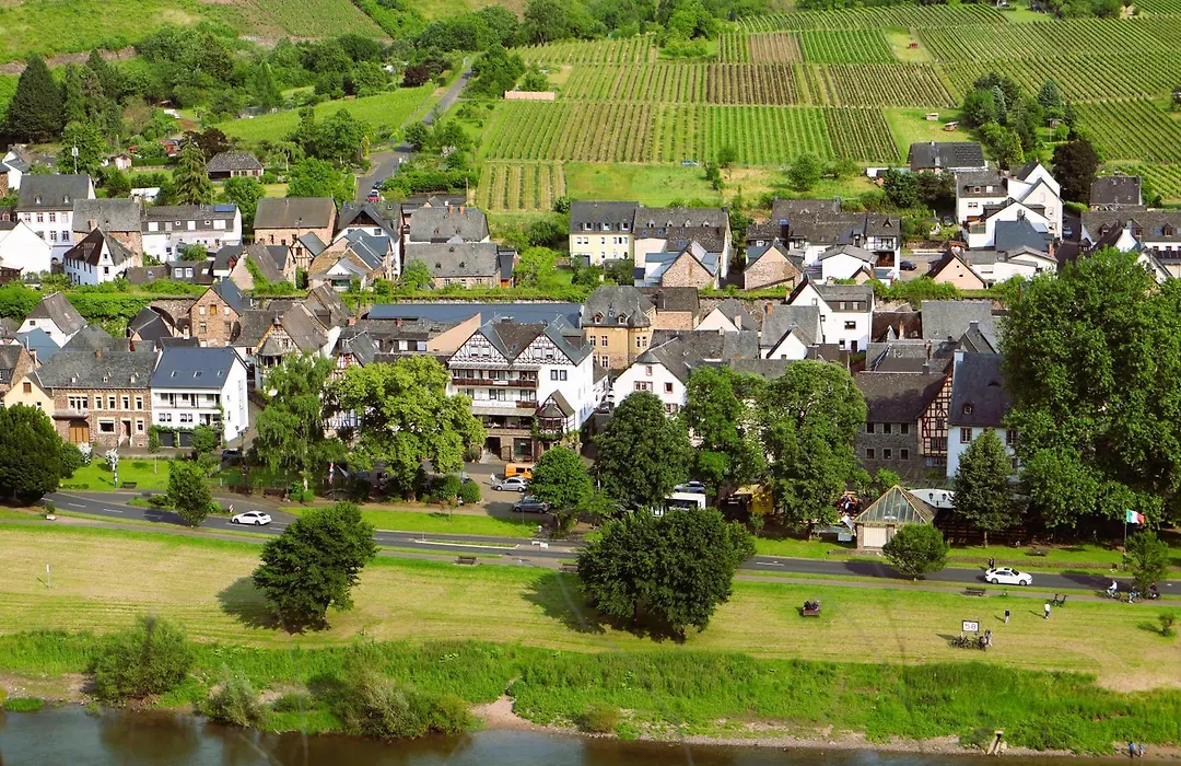 Weinhaus Hirschen Bruttig-1