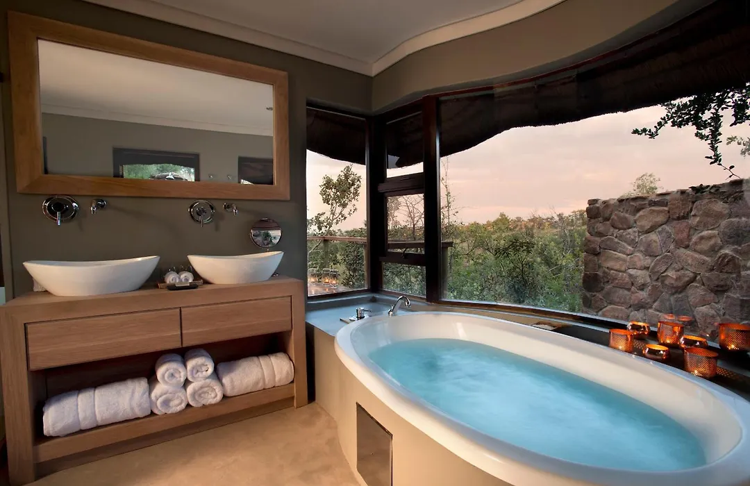 Mhondoro Safari Lodge & Villa-1