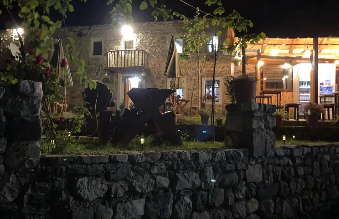 Guesthouse Kujtimi-1