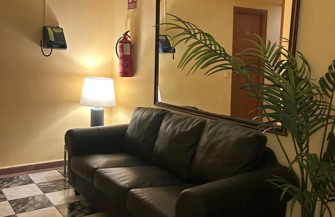Hostal Aeropuerto-1