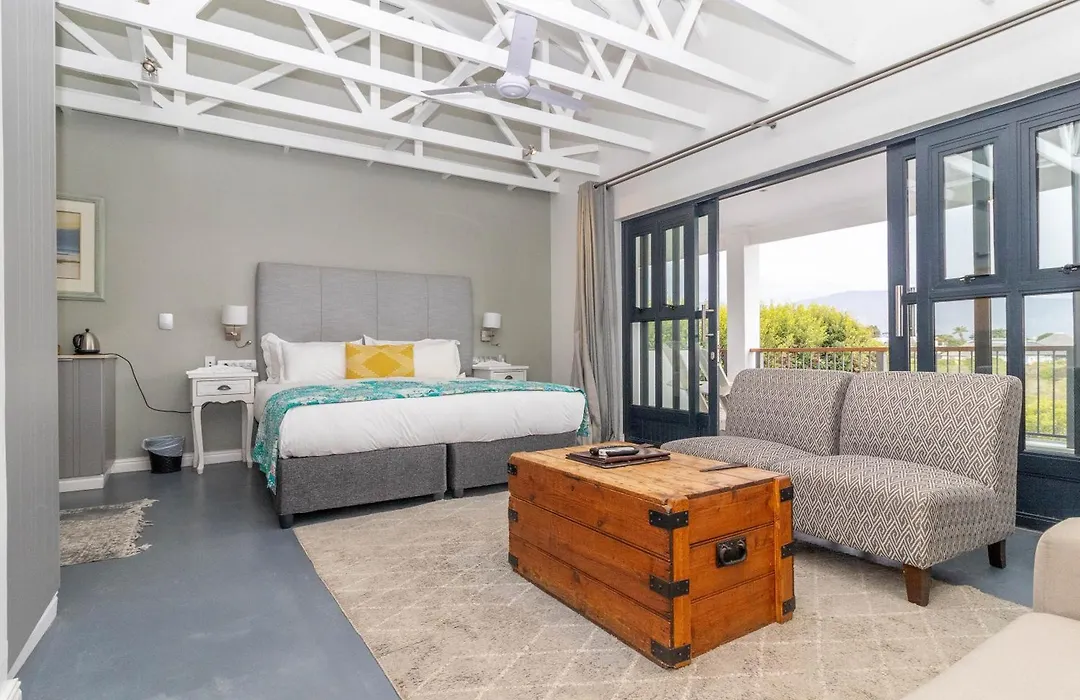 Whale Rock Luxury Lodge-1
