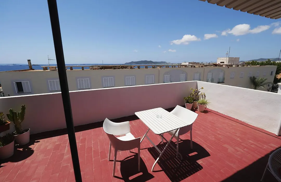 Hostal Giramundo-1