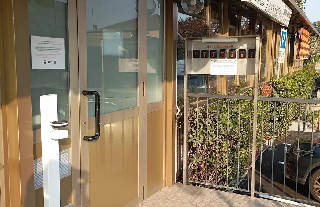 Airport Boulevard Guesthouse-1