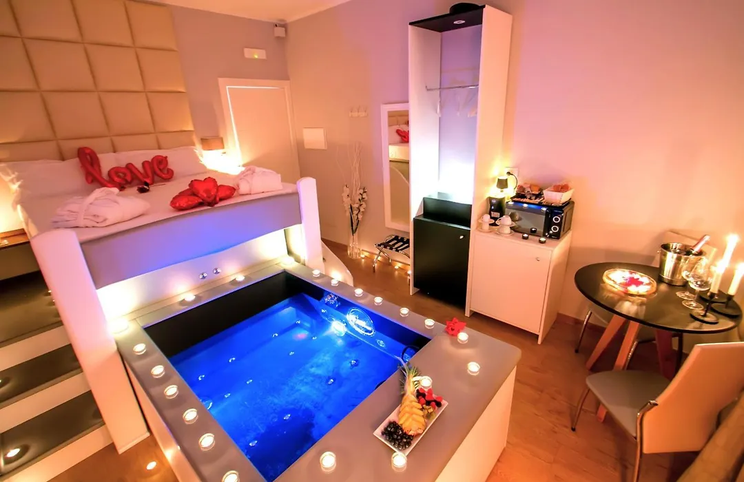 Alma Suites - Jacuzzi Livorno-1