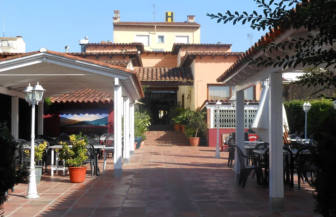 Hostal Can Pou-1