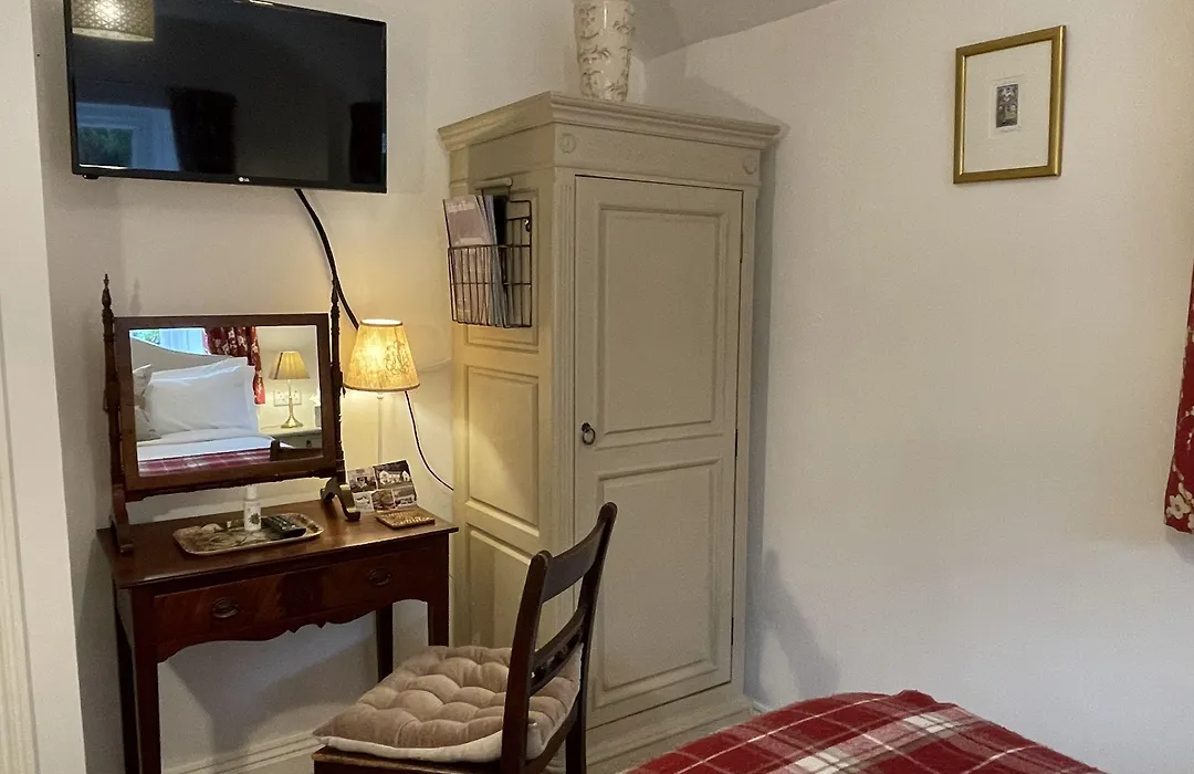 Edgcott House-1