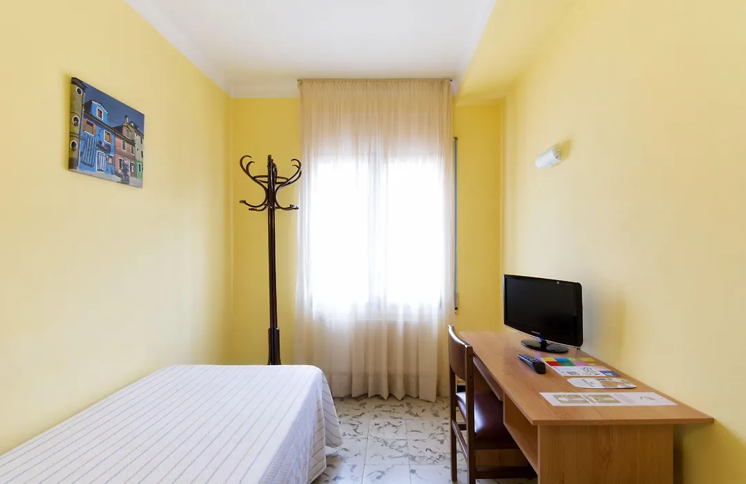 Hostal Fabrellas-1