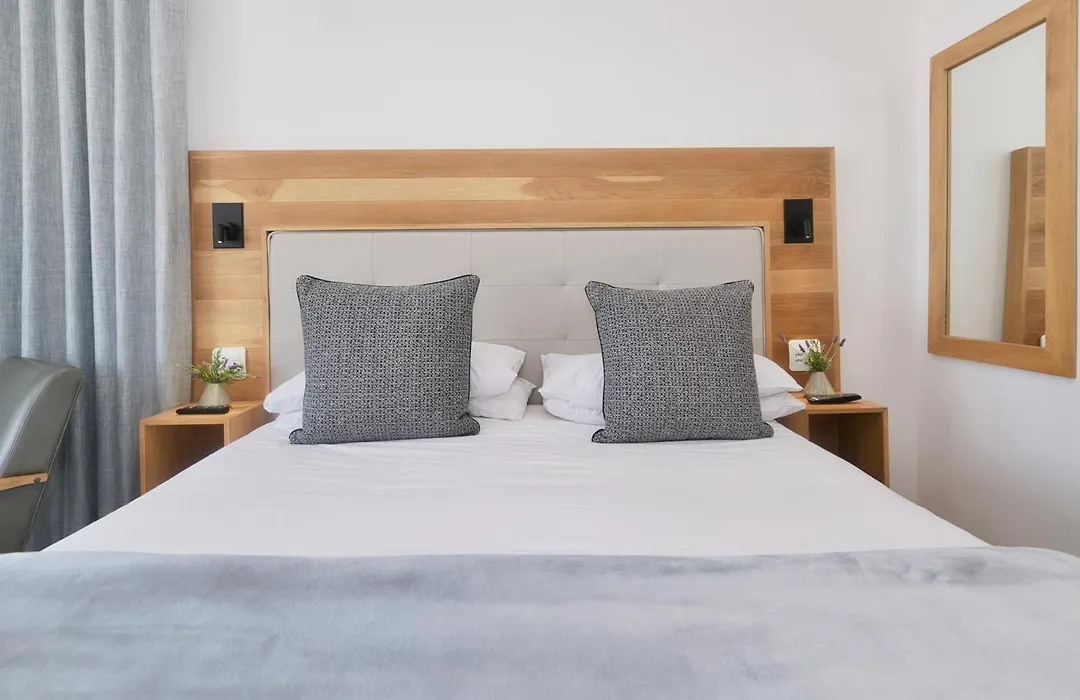 Oceans Guest House & Luxurious Apartments-1