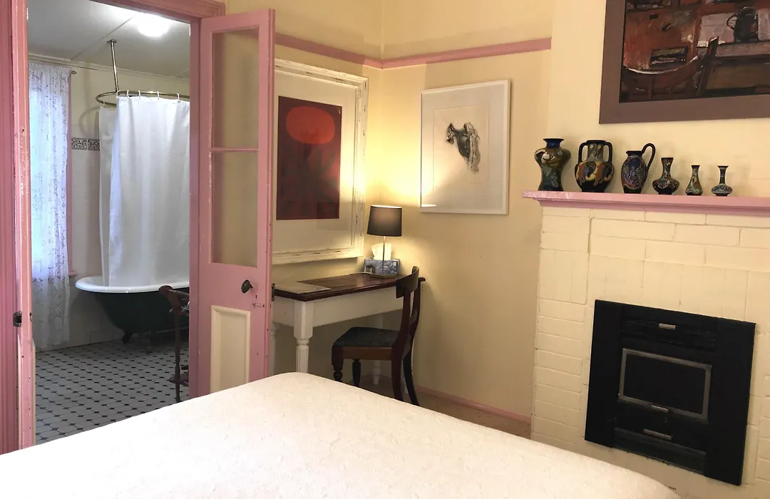 The Chalet Guesthouse And Studio-1