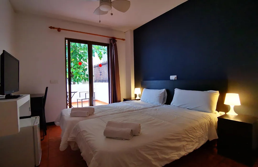 Hostal Balearic (Adults Only)-1