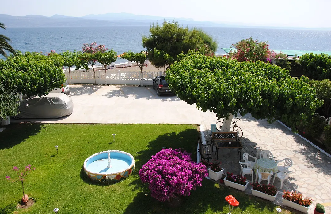 Akrogiali Beach Rooms-1