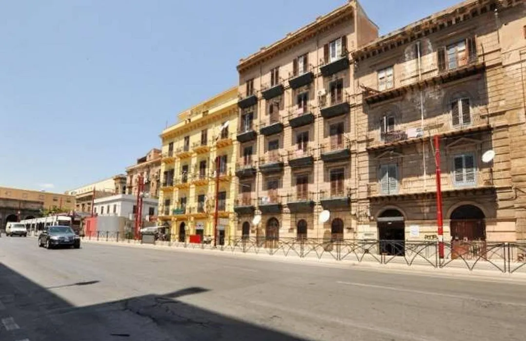 Hollywood Inn Palermo-1