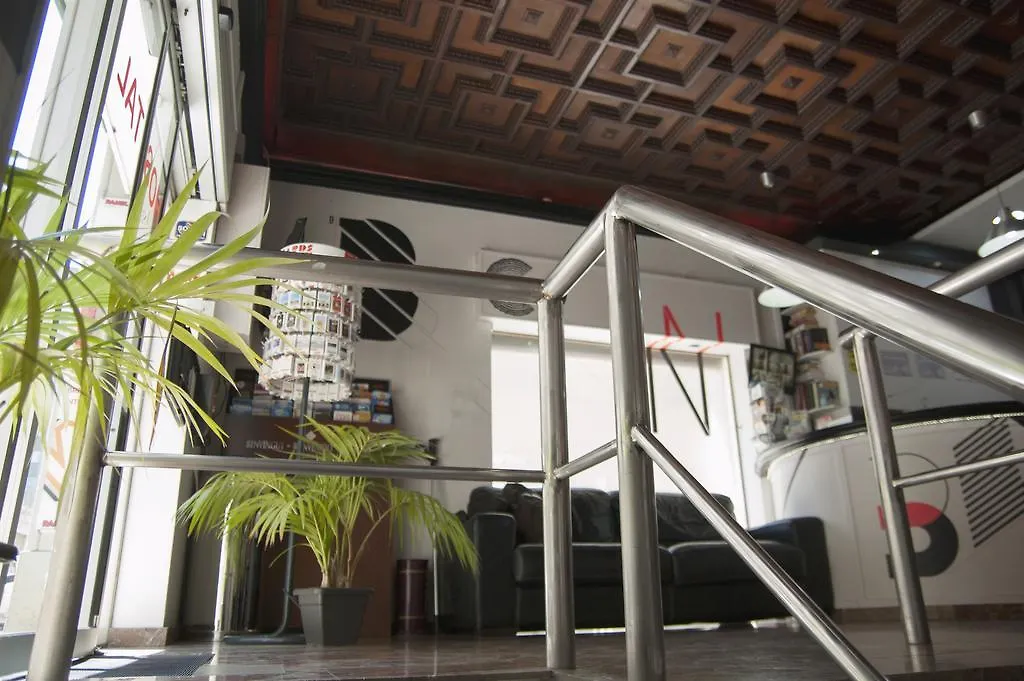 Be Ramblas Guest House-1