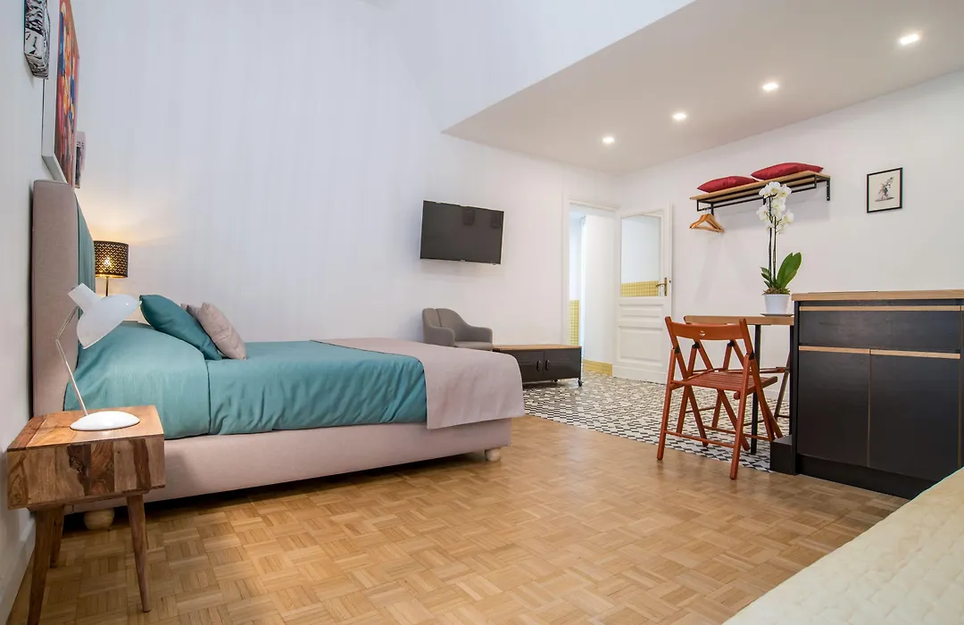 Napoliamo Guest House-1