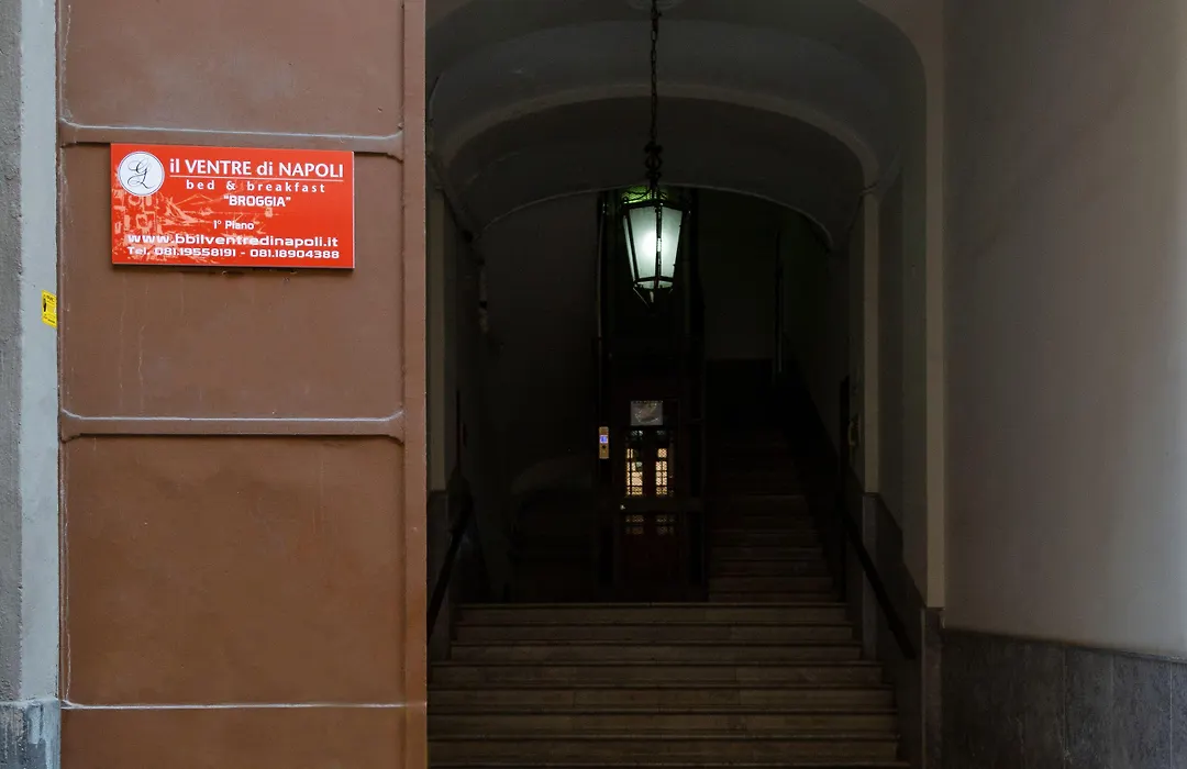 Il Ventre Di Napoli "Broggia"-1
