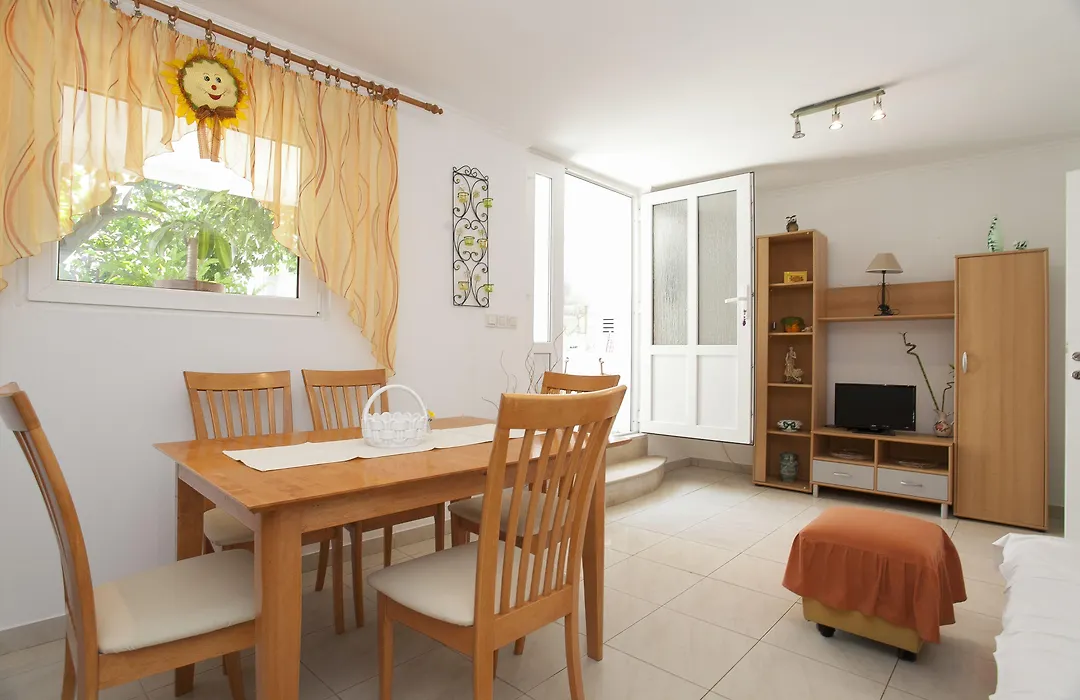 Guest House Mara-1