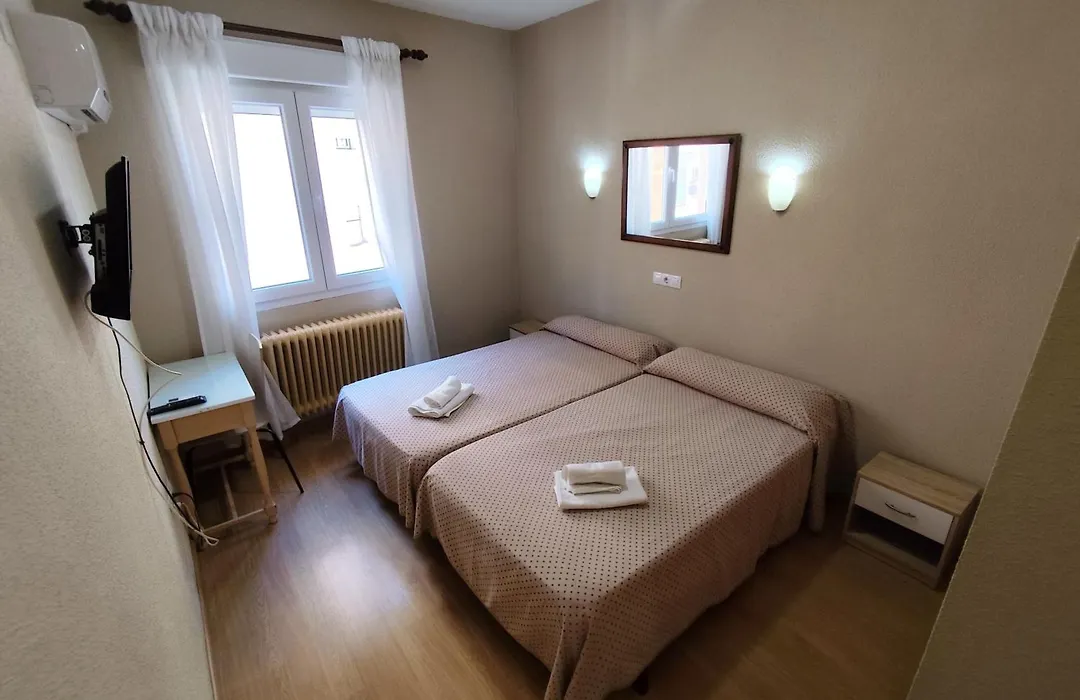 Hostal Hernan Cortes-1
