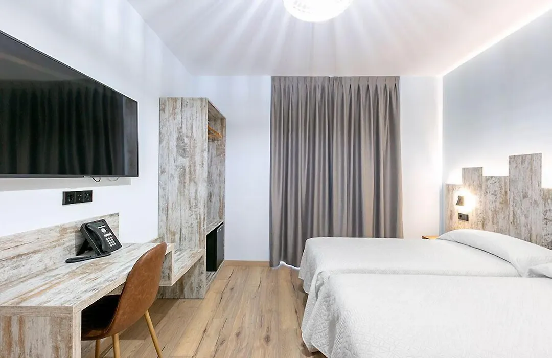 Hostal Anton Martin-1