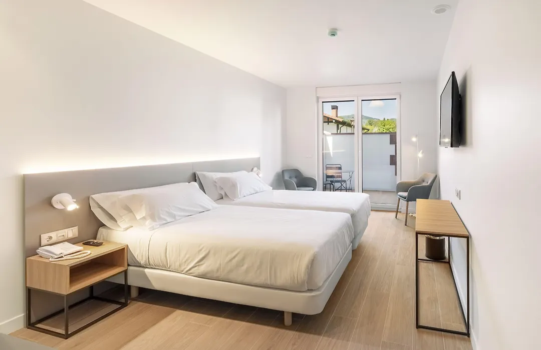 Hostal Antxitonea-1