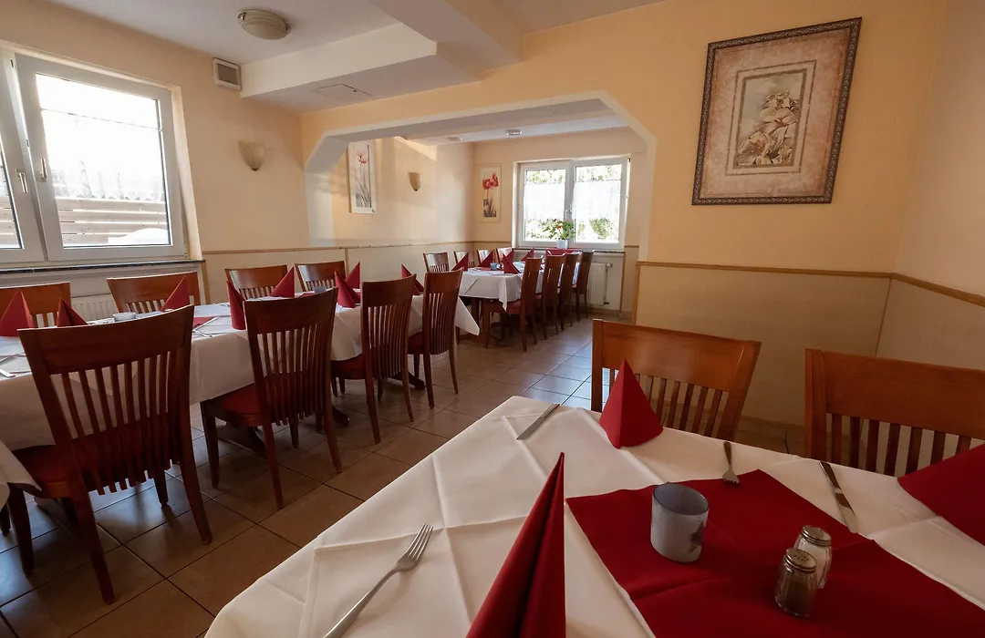 Schnitzelhaus und Pension Stadt Rosbach-1