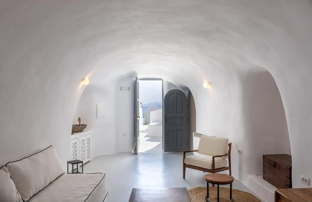 Oia Spirit Studios By Mary D Nomikou-1
