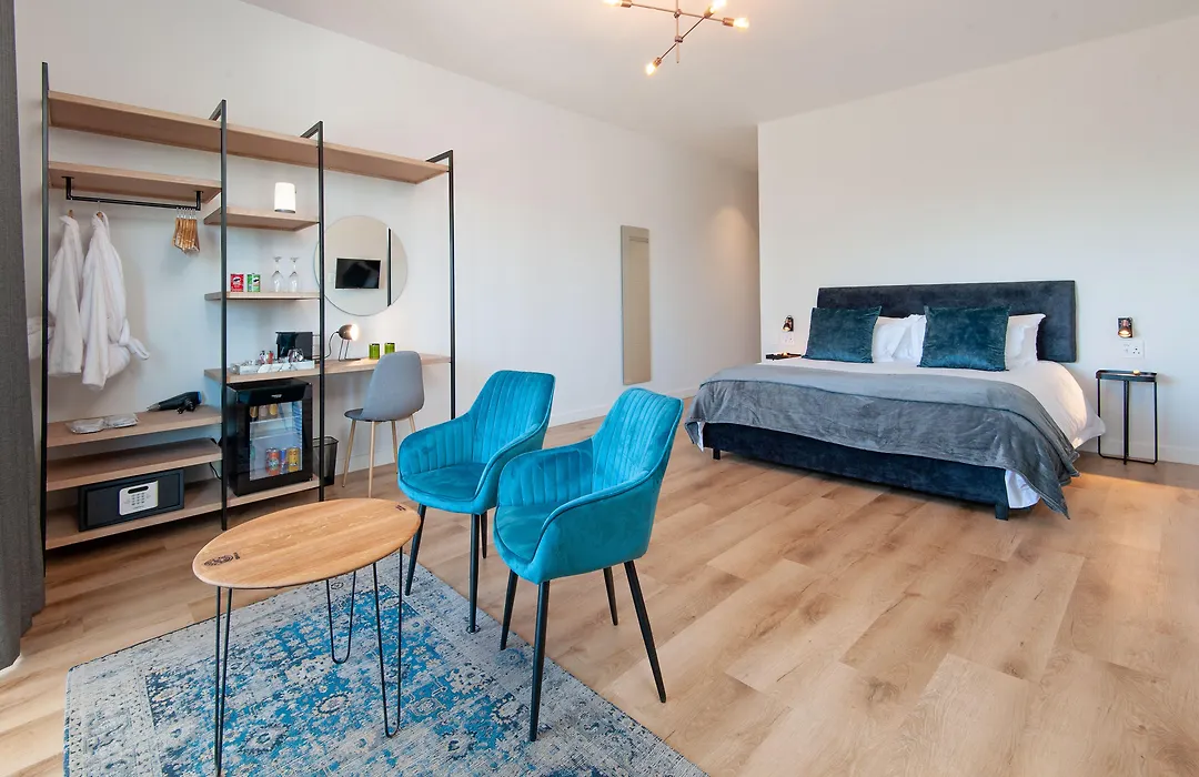 Glow Boutique Suites & Guesthouse-1