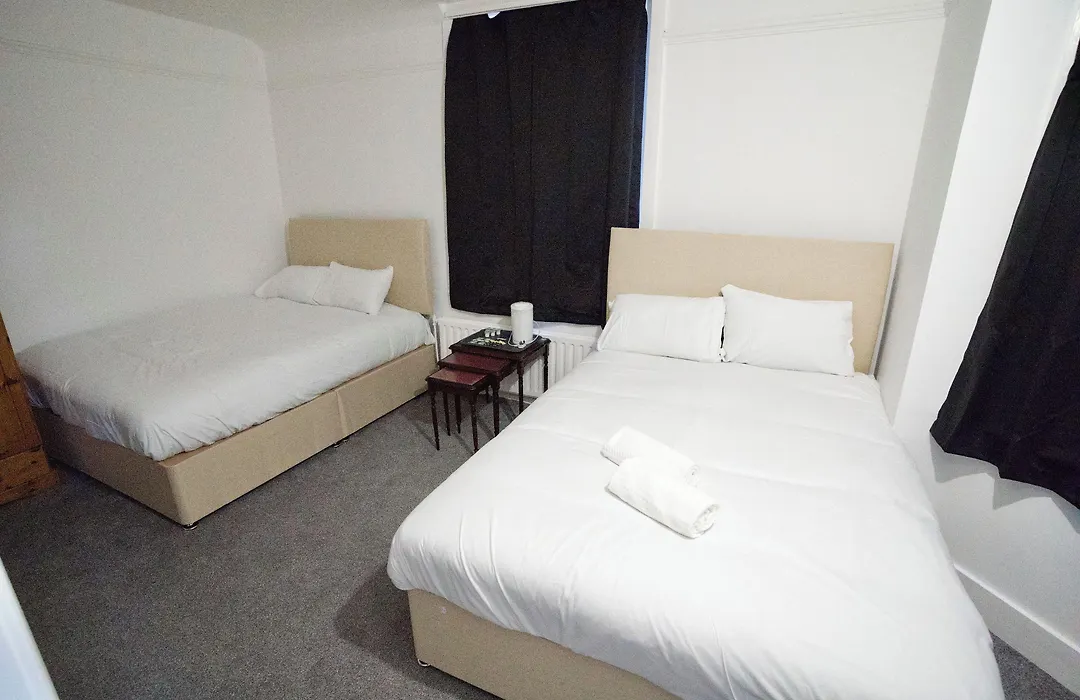 Gatwick Birchwood Lodge With Holiday Parking-1