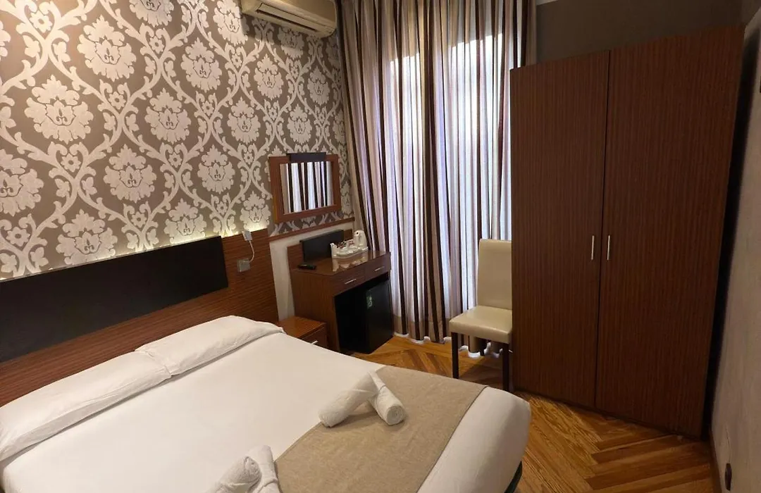 Hostal Atocha Almudena Martín-1