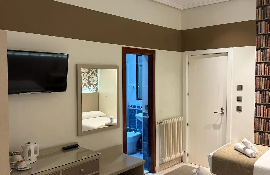 Hostal Atocha Almudena Martin-1