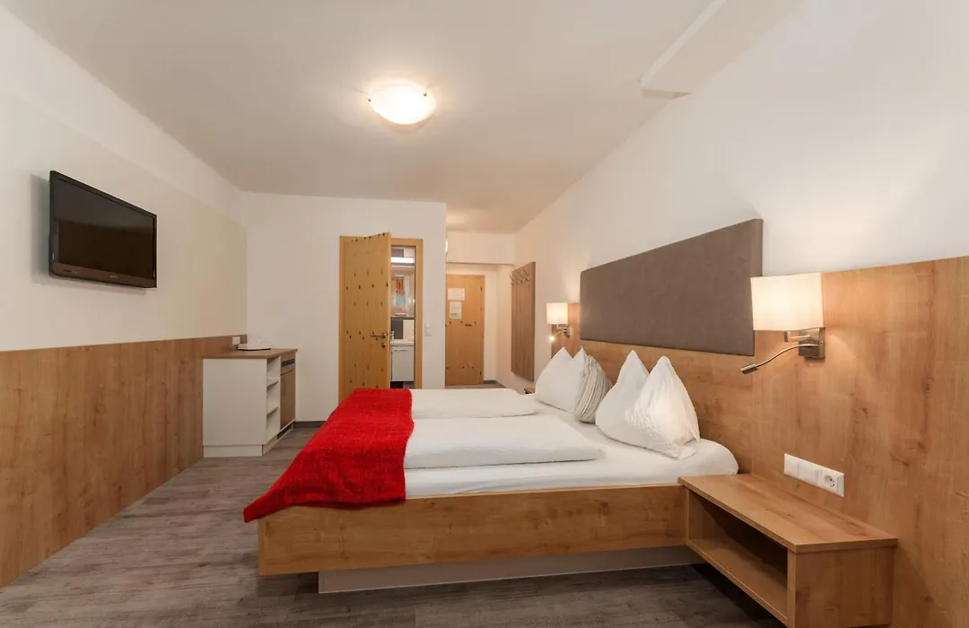 Erlys Cityhotel-1