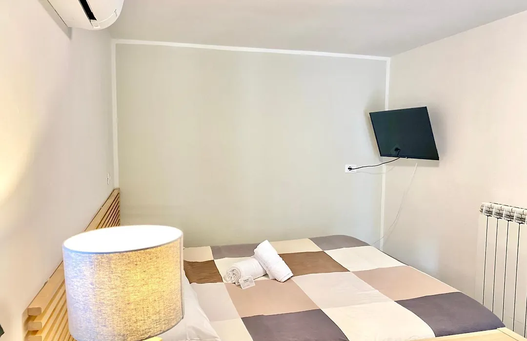 The Green Gate - Airport Guest House-1