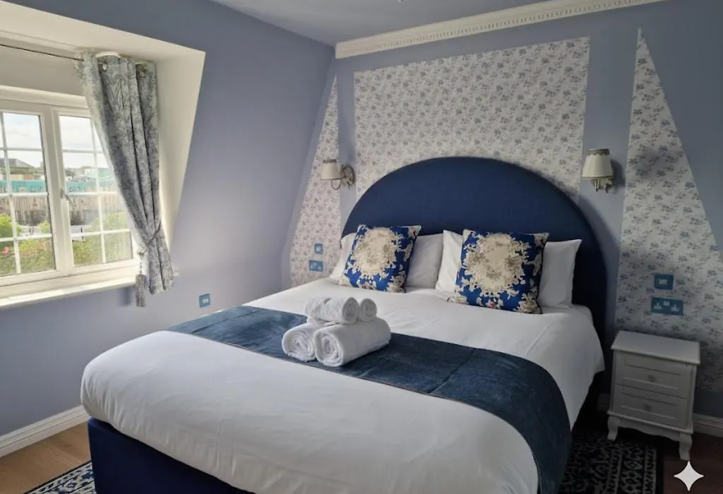 The Mad Hatter'S Guestrooms-1