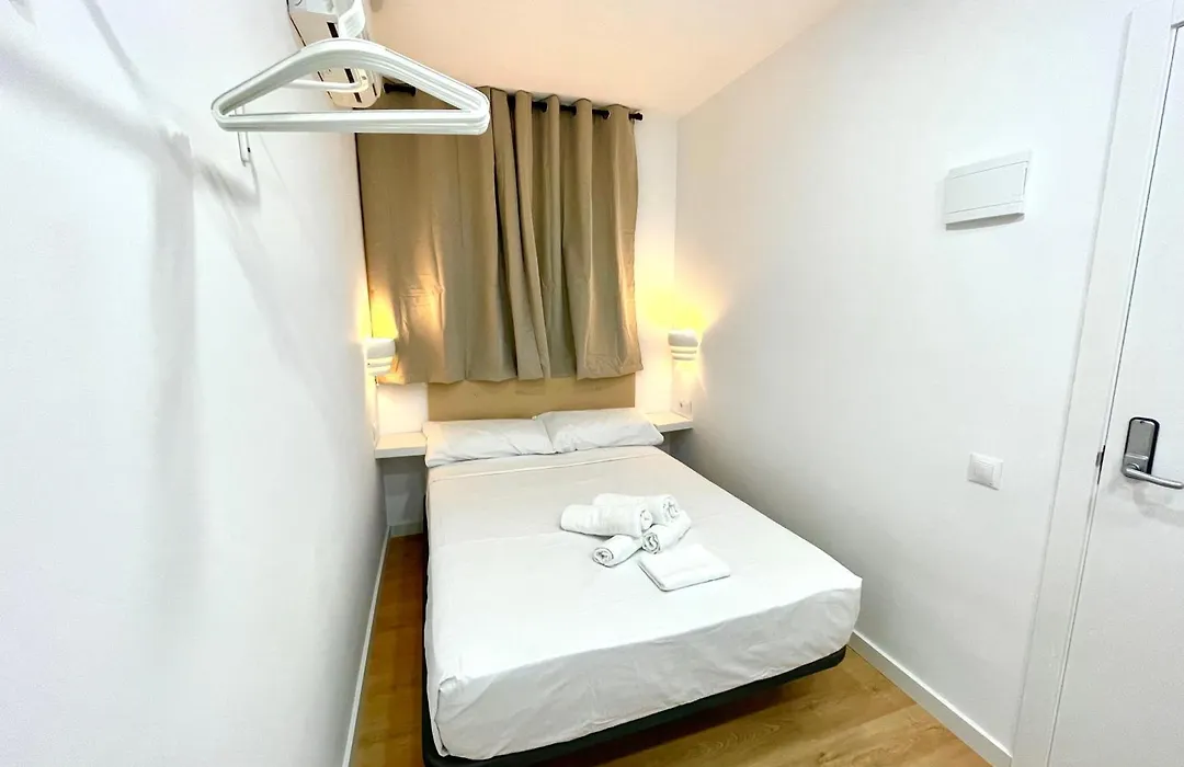 Hostal Lux-1