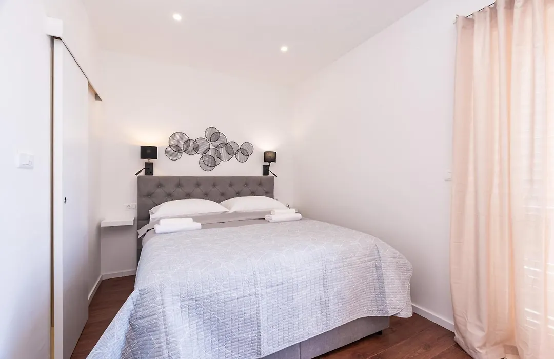 Guest House Nikolina-1