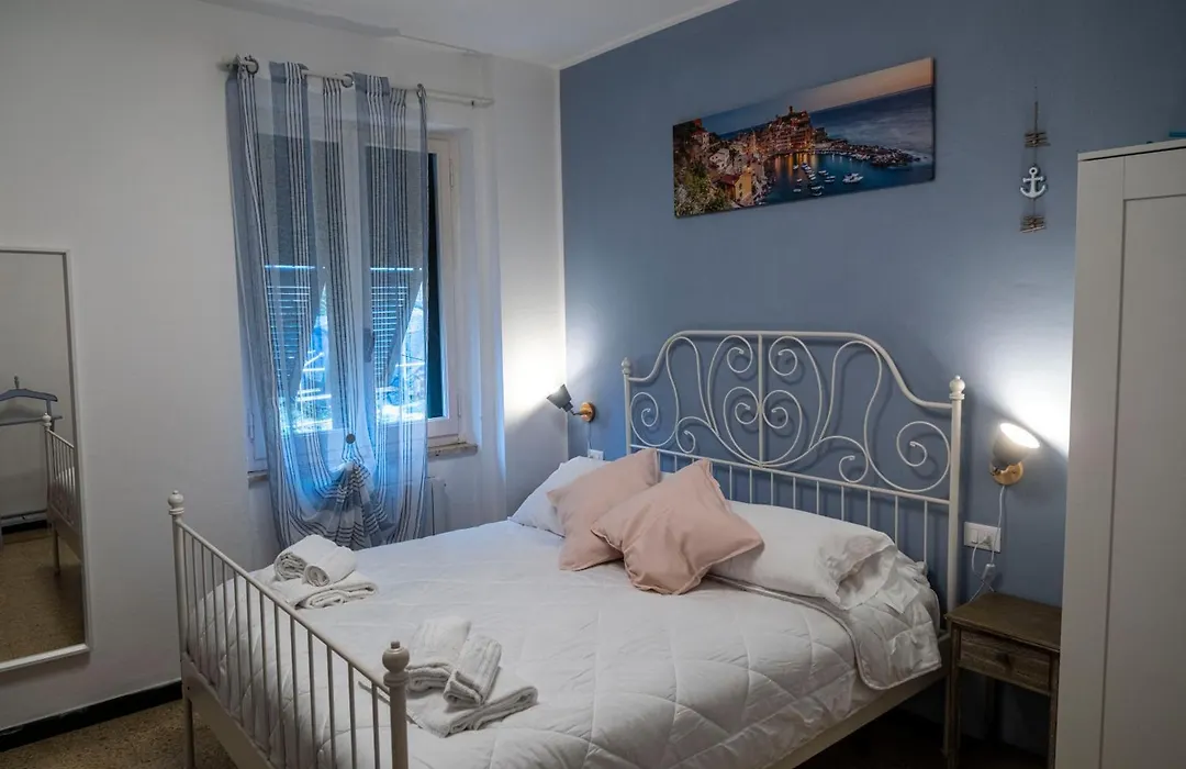 Pippo a Vernazza Rooms-1