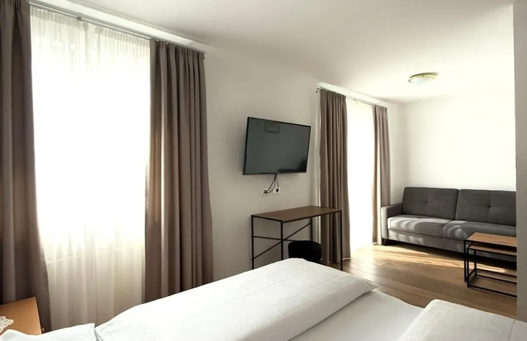 Garni Hotel Dorothea-1