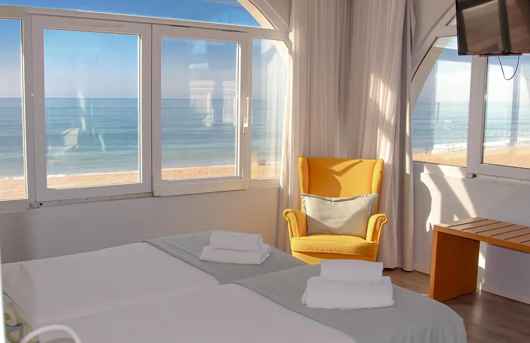 Golden Beach Guest House & Rooftop Bar-1