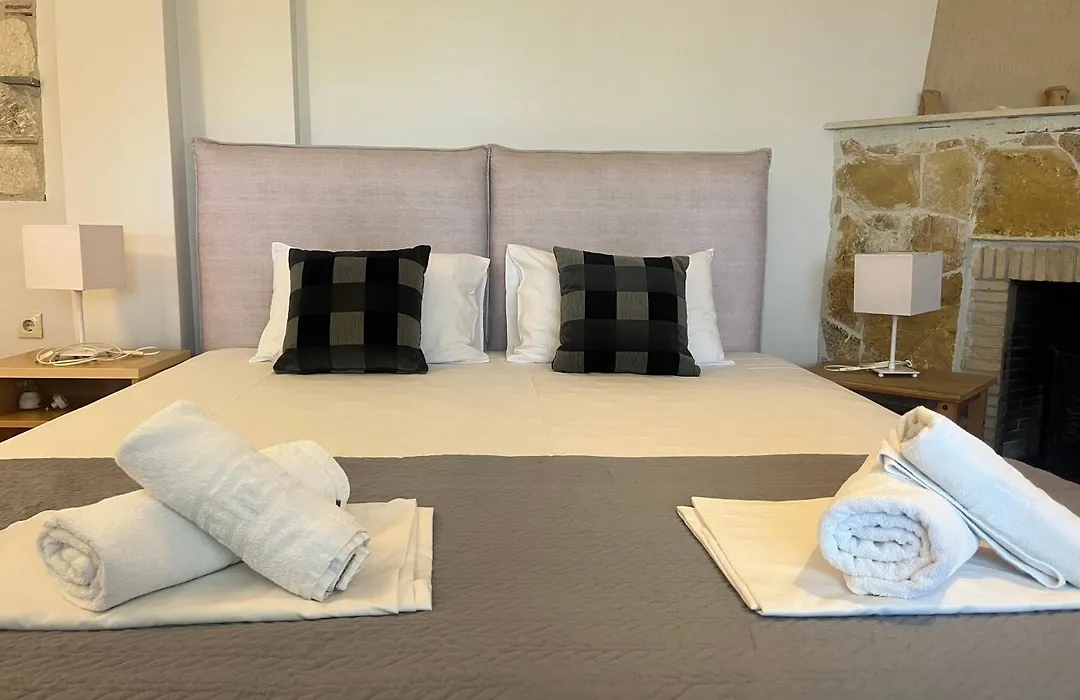 The Beach House - Apartments & Studios (Adults Only)-1