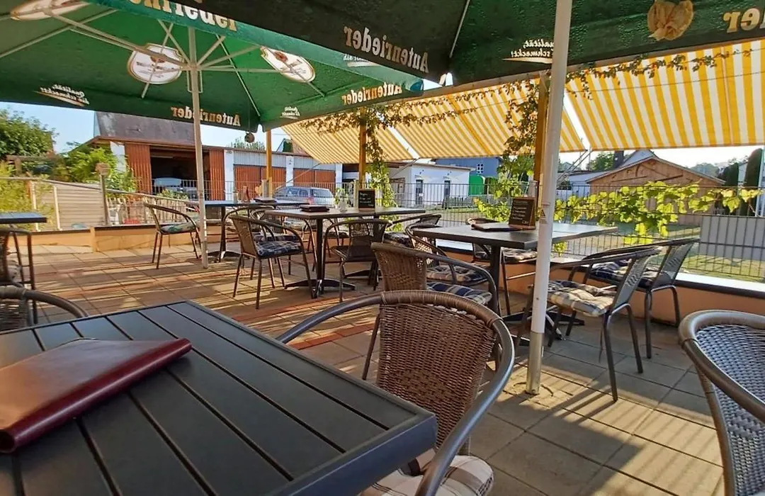 Nesthocker Café-Snackbar-Pension-Bauwagencamp-1