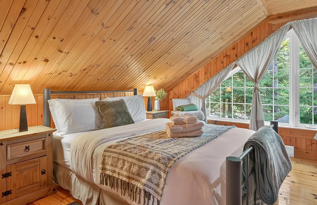 Domaine Riviere Sacacomie Chalets Et Bed And Breakfast -Manoir Canergie-1