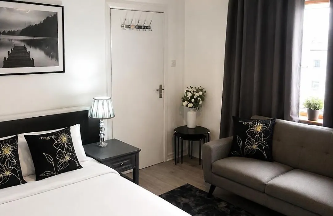 Comfortable Rooms Near Basildon Town Centre-1