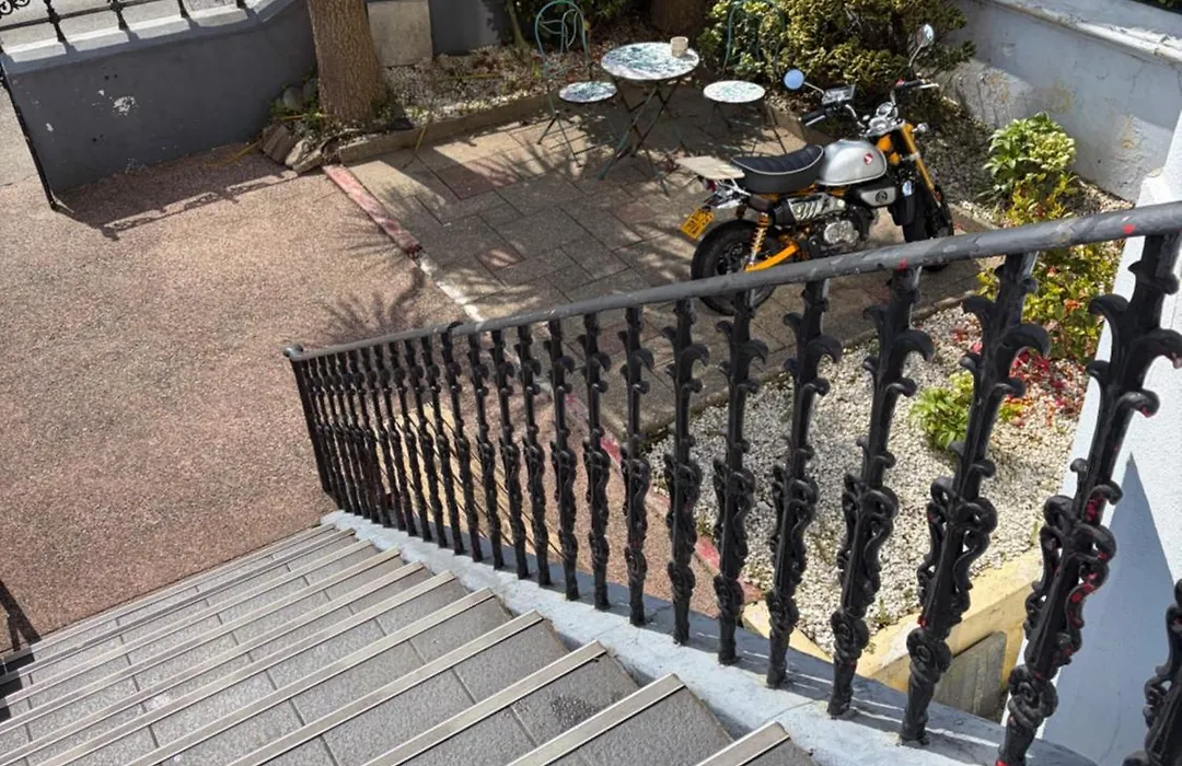 Adelphi Guest House-1