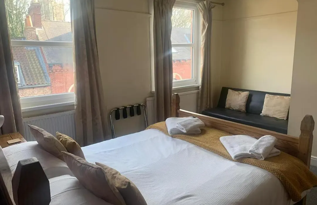 Gillygate Guest House-1