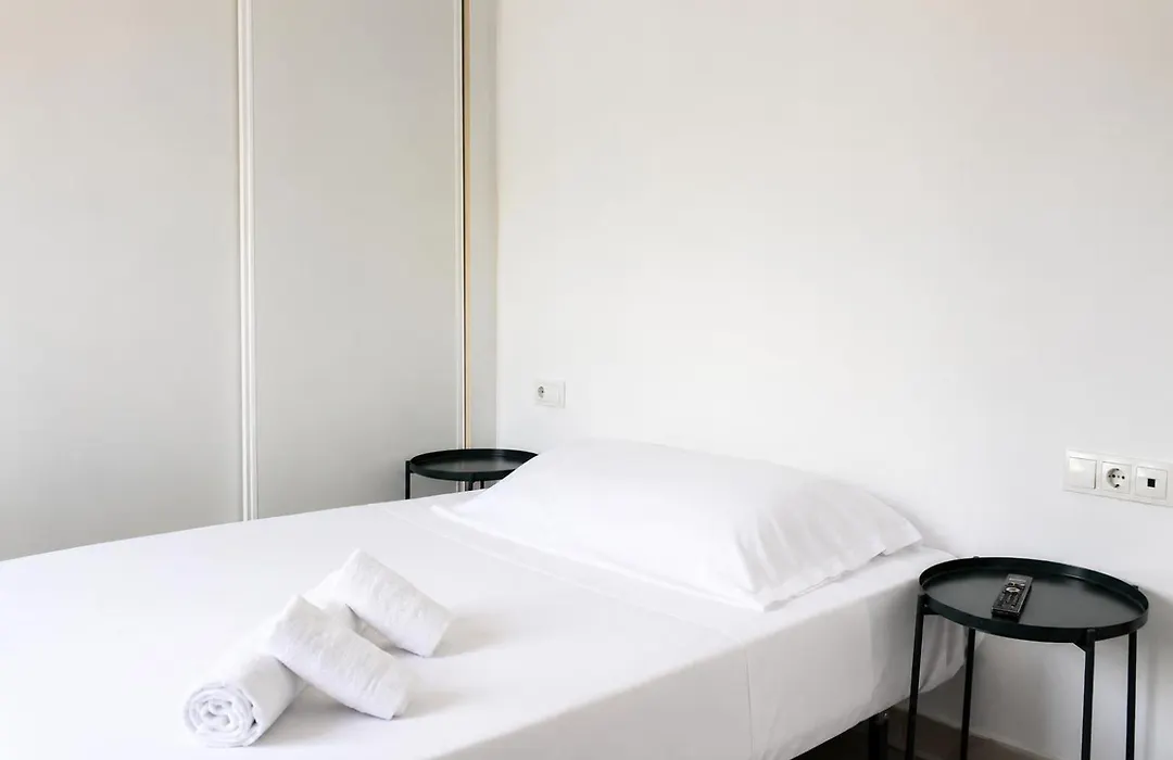 Malvarrosa Beach Rooms-1