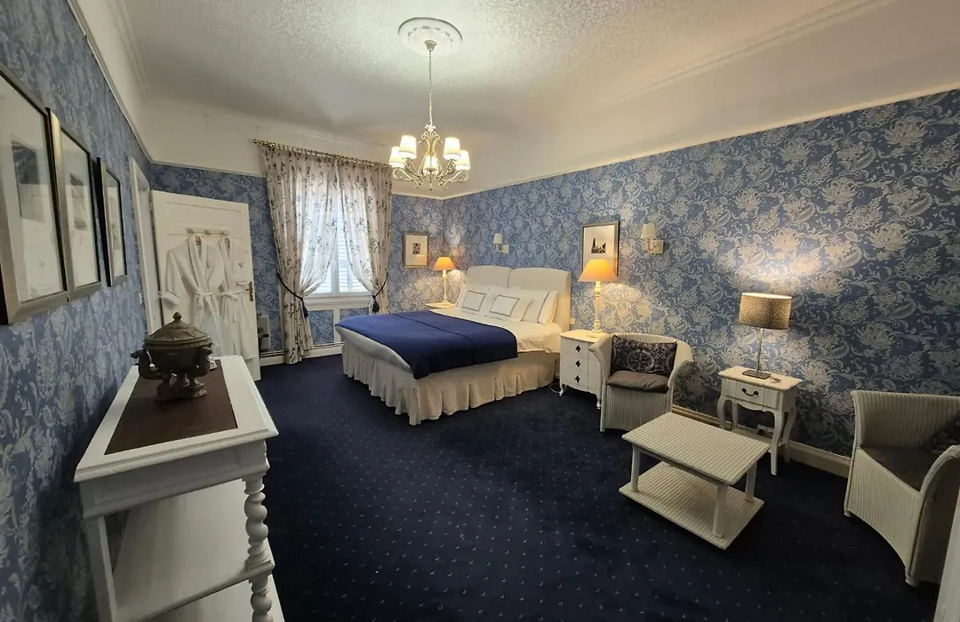Chateau De Villars-1